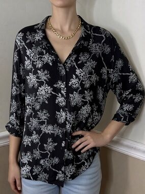 Venezia Black Button-Up Shirt with White Floral Motif